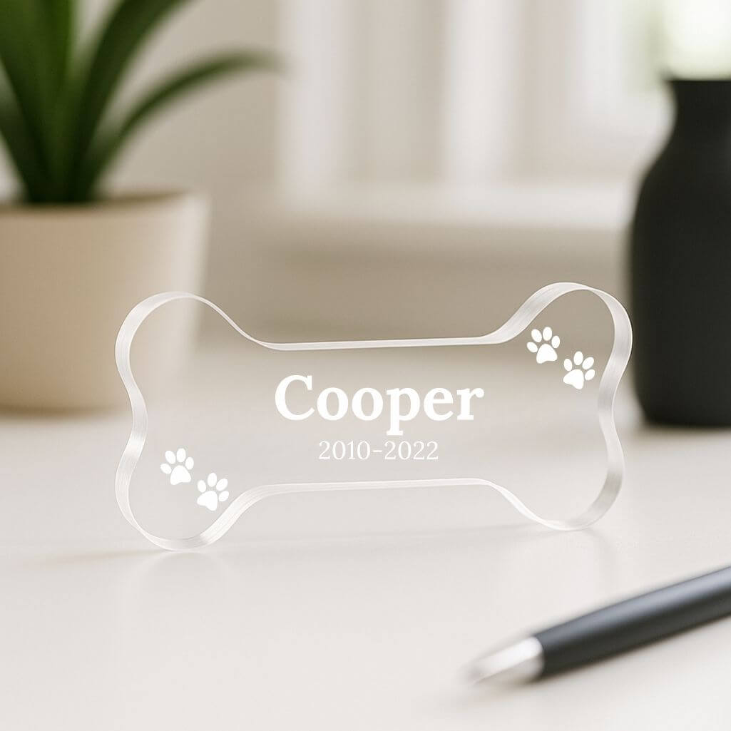 Plaque commémorative chien personnalisée – Os souvenir en acrylique pour animal avec nom, dates, motif mini patte gravés